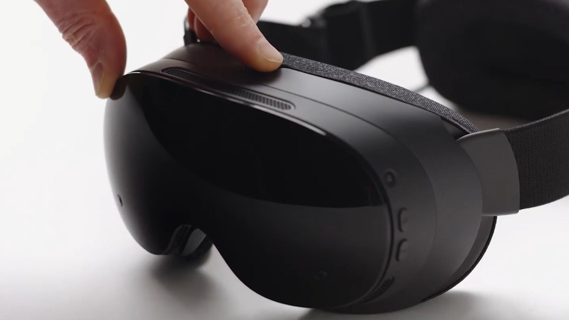 Valve boosts Steam Frame battery life in latest SteamOS update for “both streaming and local gameplay”